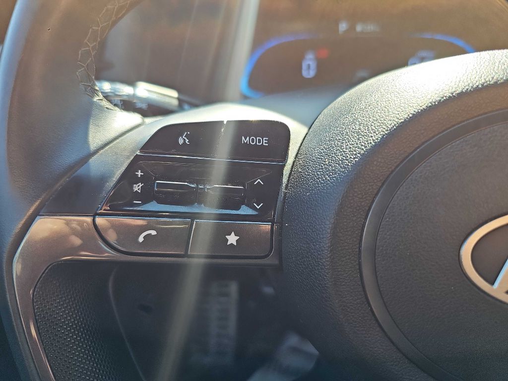 Photo 26 of this HYUNDAI ELANTRA