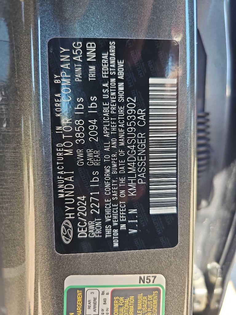 Photo 35 of this HYUNDAI ELANTRA