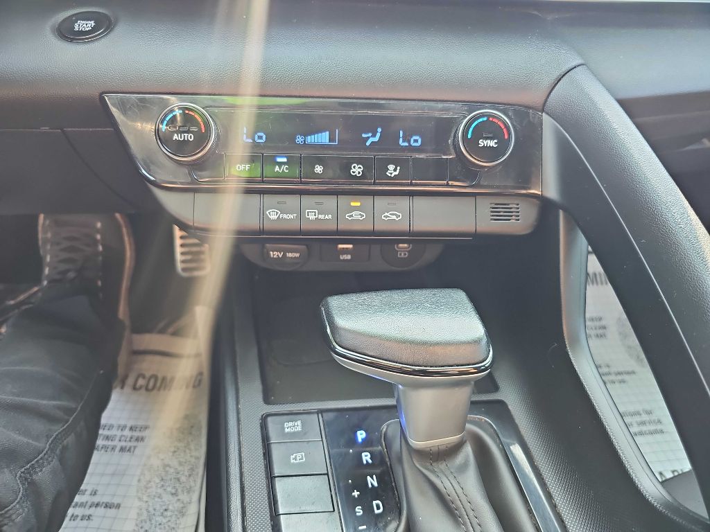 Photo 32 of this HYUNDAI ELANTRA