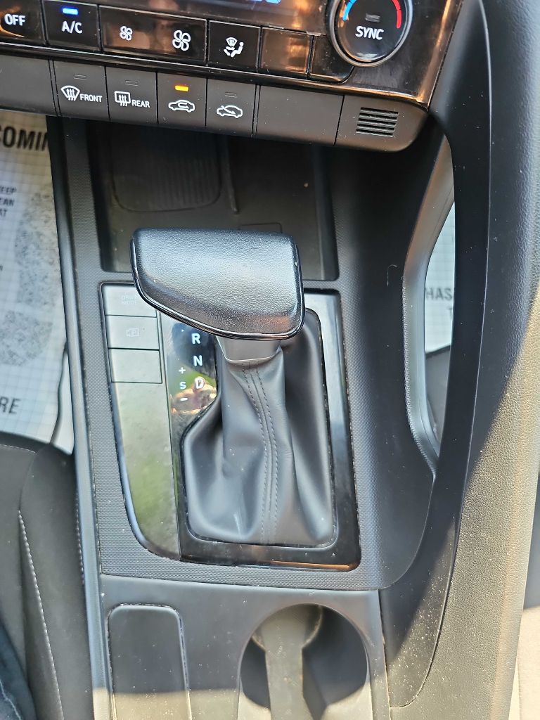 Photo 30 of this HYUNDAI ELANTRA