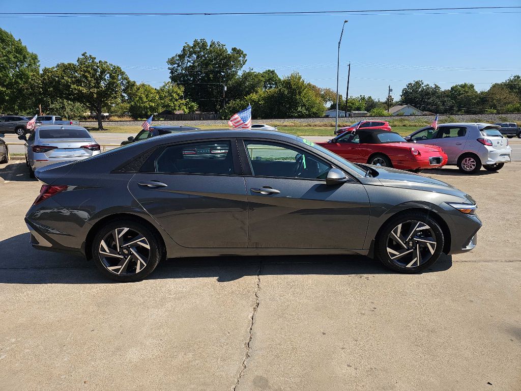 Photo 5 of this HYUNDAI ELANTRA