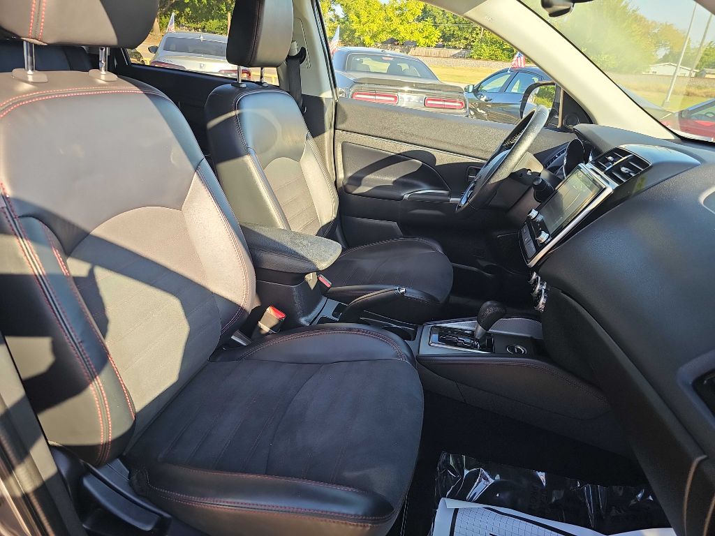 Photo 19 of this MITSUBISHI OUTLANDER SPORT