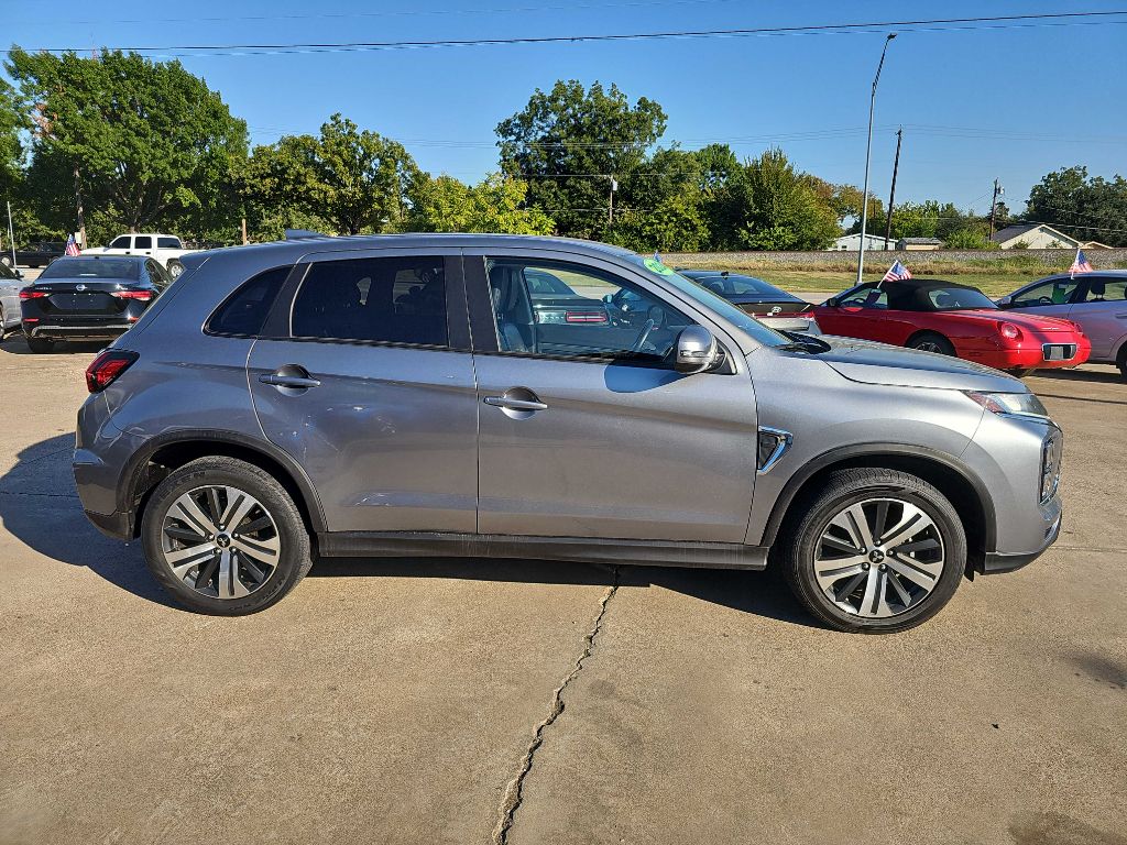 Photo 2 of this MITSUBISHI OUTLANDER SPORT
