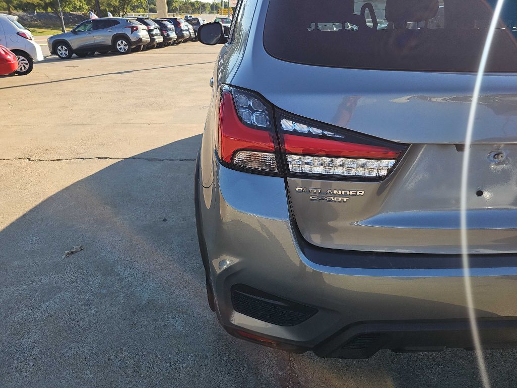 Photo 9 of this MITSUBISHI OUTLANDER SPORT