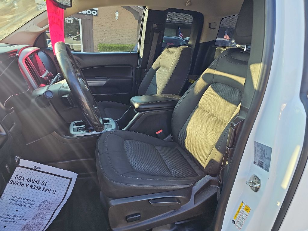 Photo 15 of this CHEVROLET COLORADO
