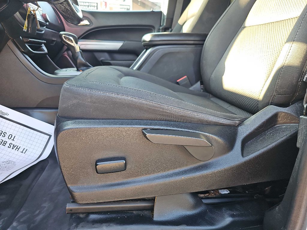 Photo 24 of this CHEVROLET COLORADO