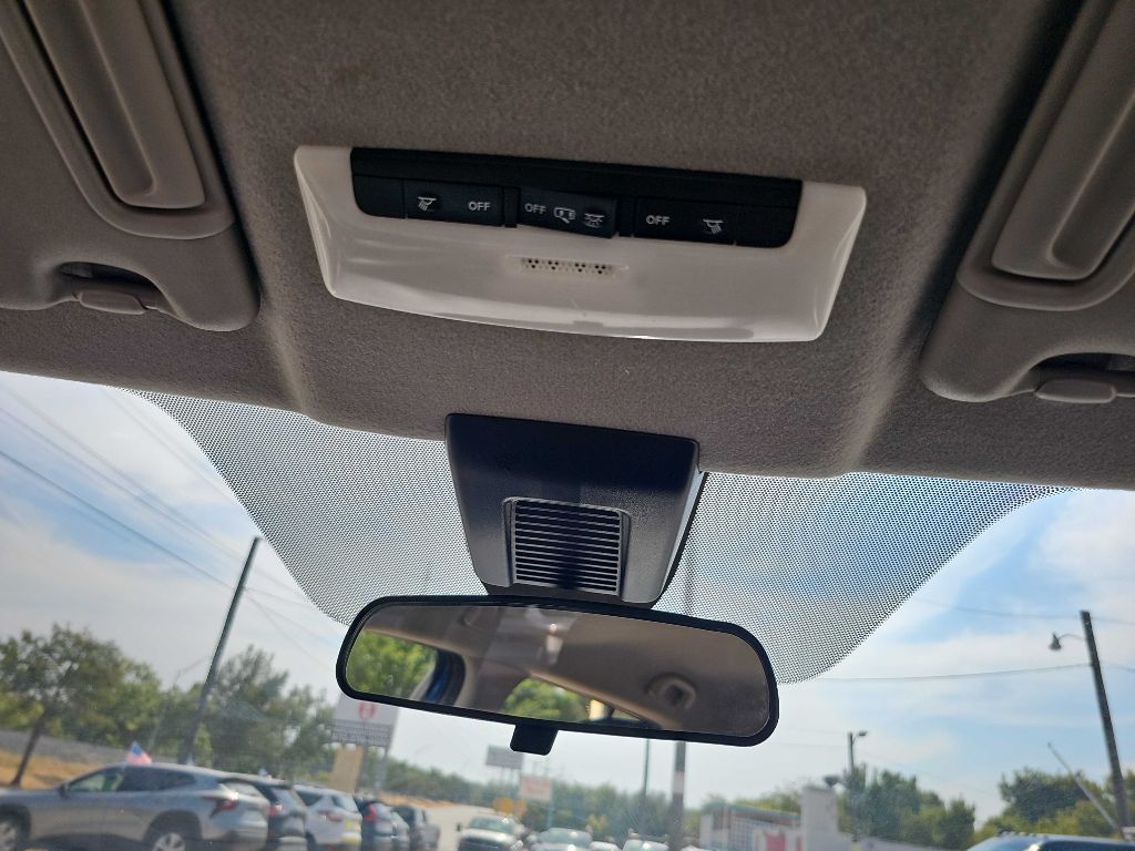 Photo 29 of this NISSAN KICKS