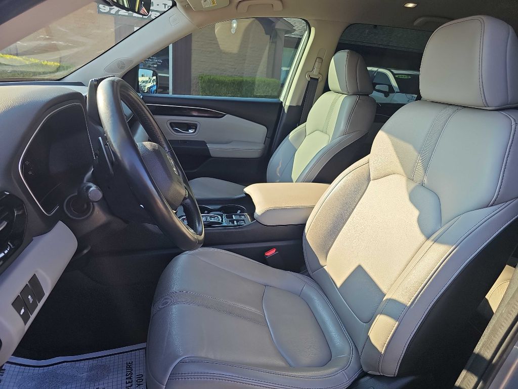 Photo 13 of this HONDA PILOT