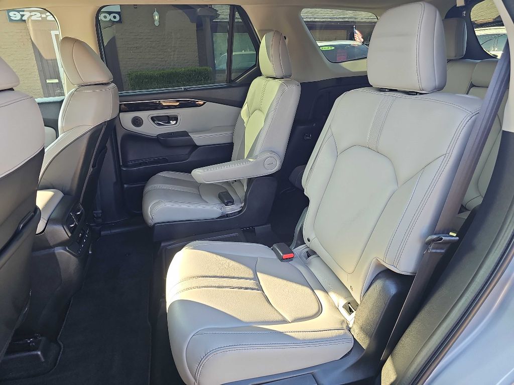 Photo 14 of this HONDA PILOT