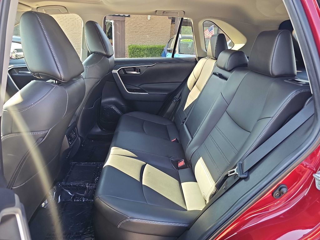 Photo 13 of this TOYOTA RAV4