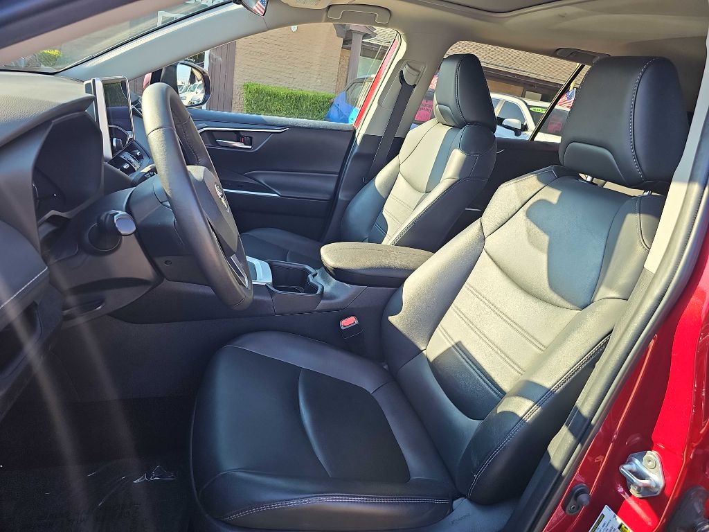 Photo 12 of this TOYOTA RAV4