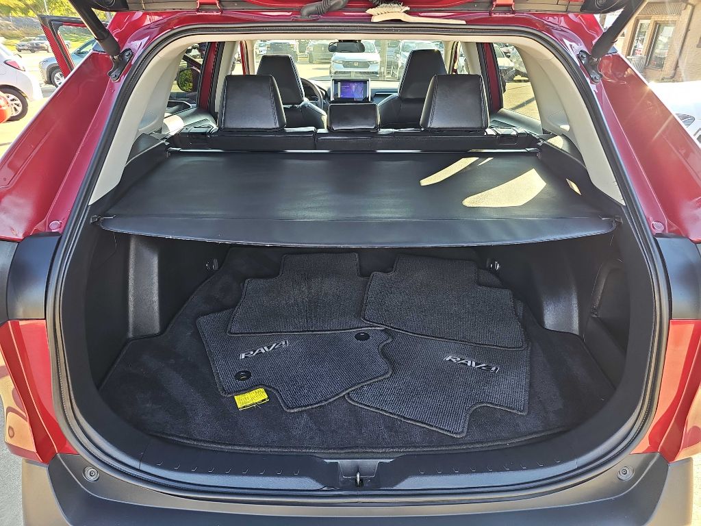 Photo 34 of this TOYOTA RAV4