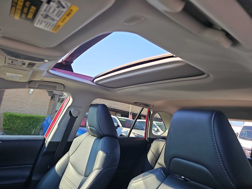 Photo 33 of this TOYOTA RAV4