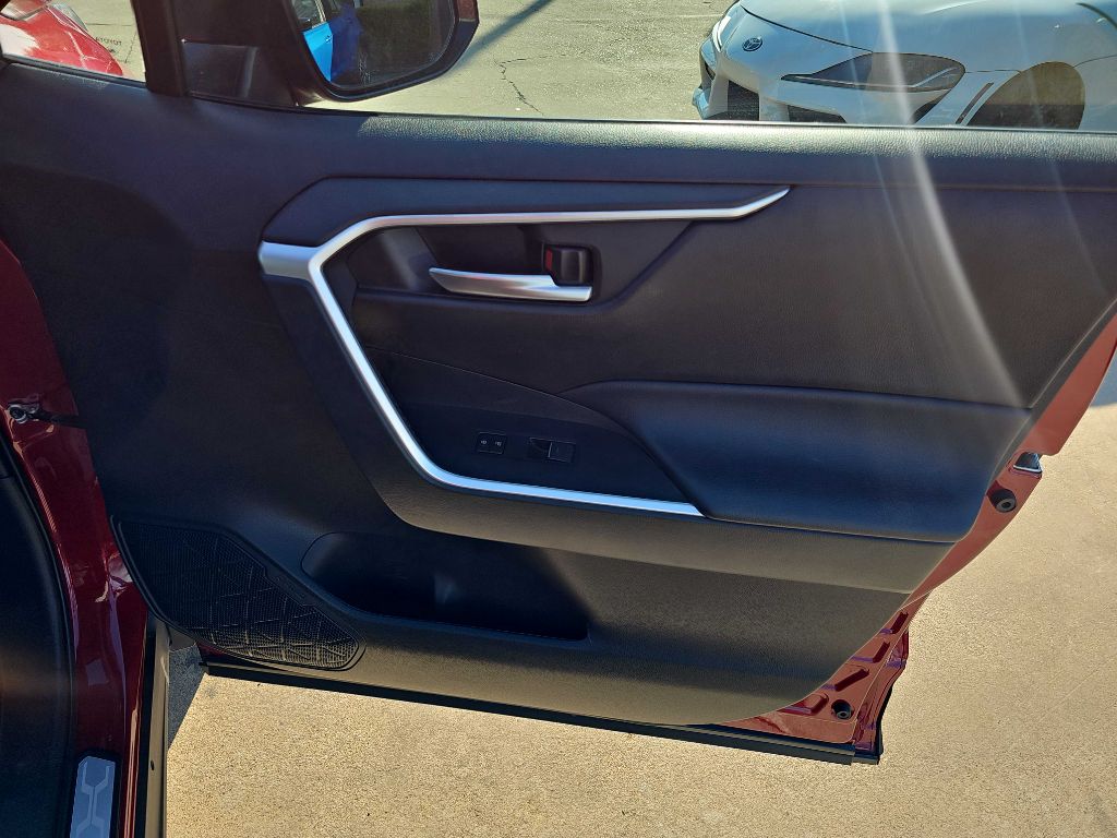 Photo 18 of this TOYOTA RAV4