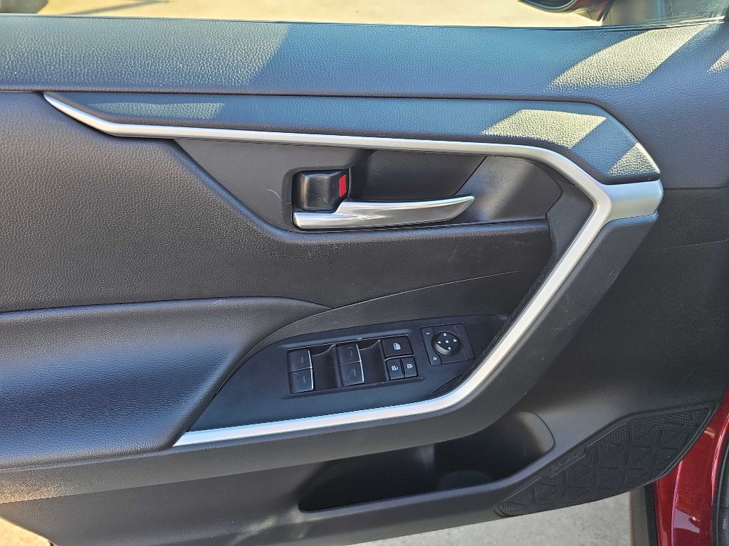 Photo 19 of this TOYOTA RAV4