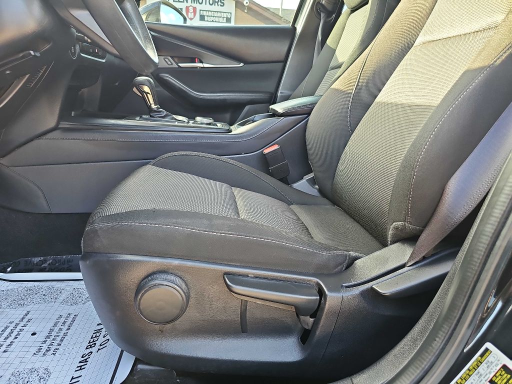 Photo 19 of this MAZDA CX-30