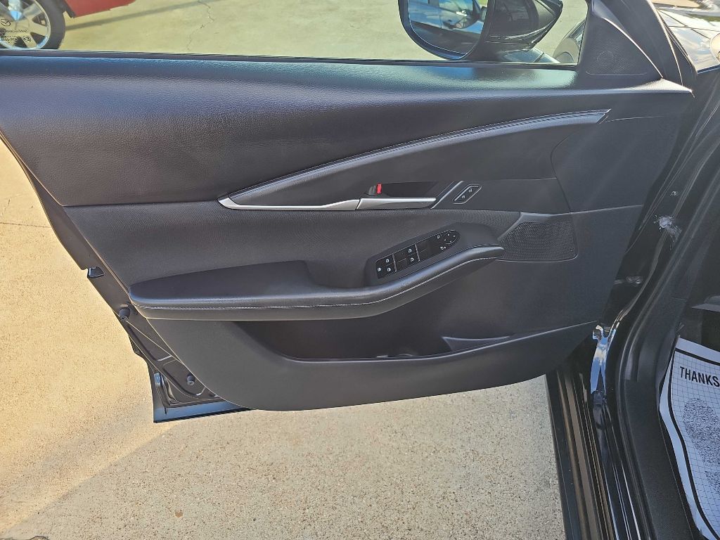 Photo 11 of this MAZDA CX-30
