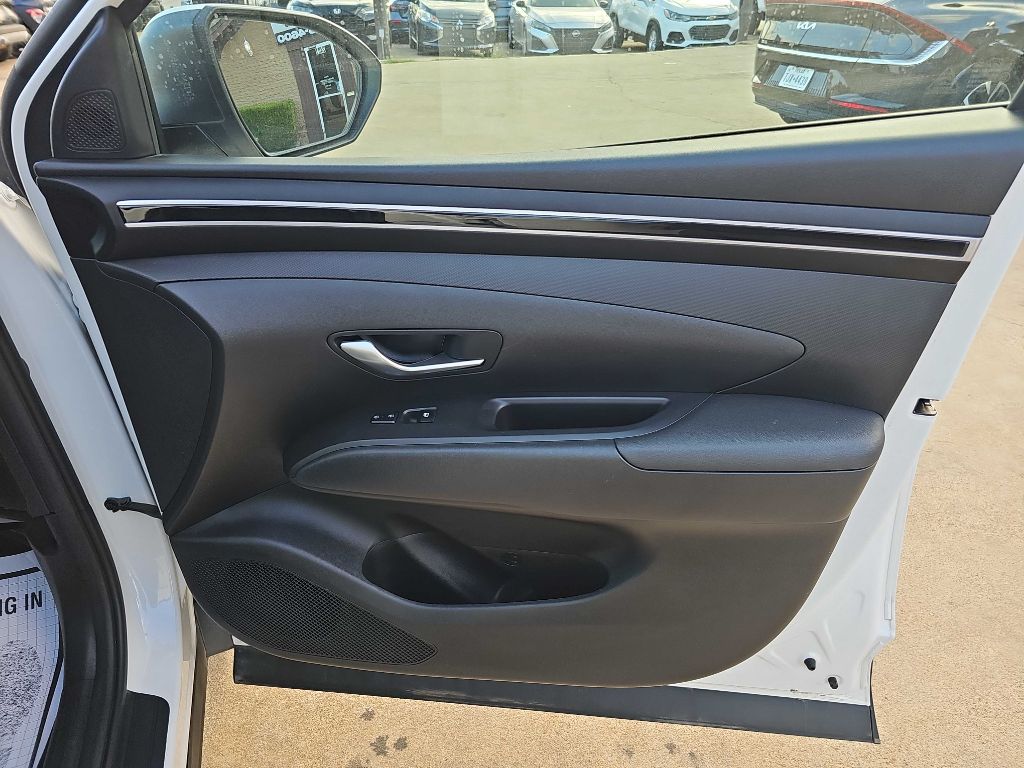 Photo 16 of this HYUNDAI TUCSON