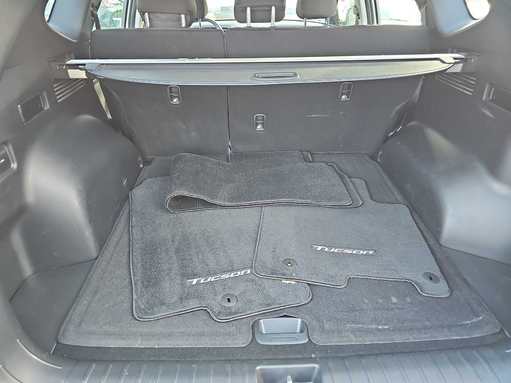 Photo 29 of this HYUNDAI TUCSON