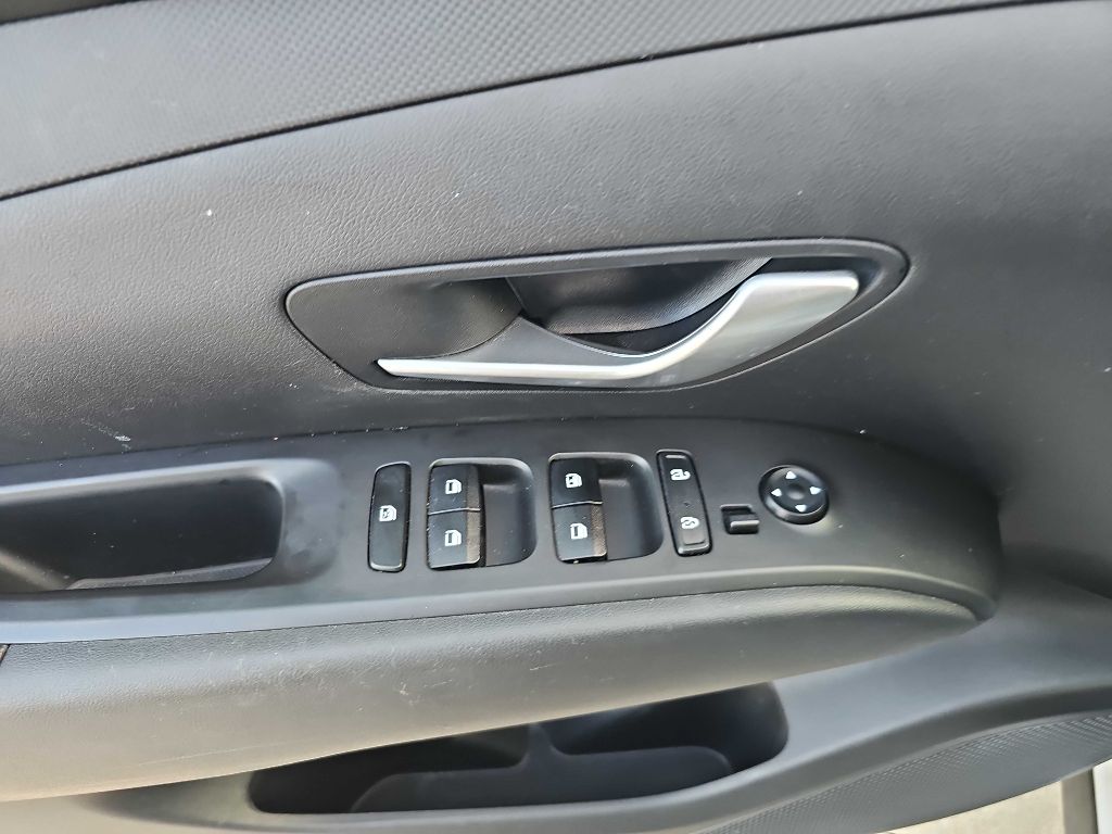 Photo 17 of this HYUNDAI TUCSON