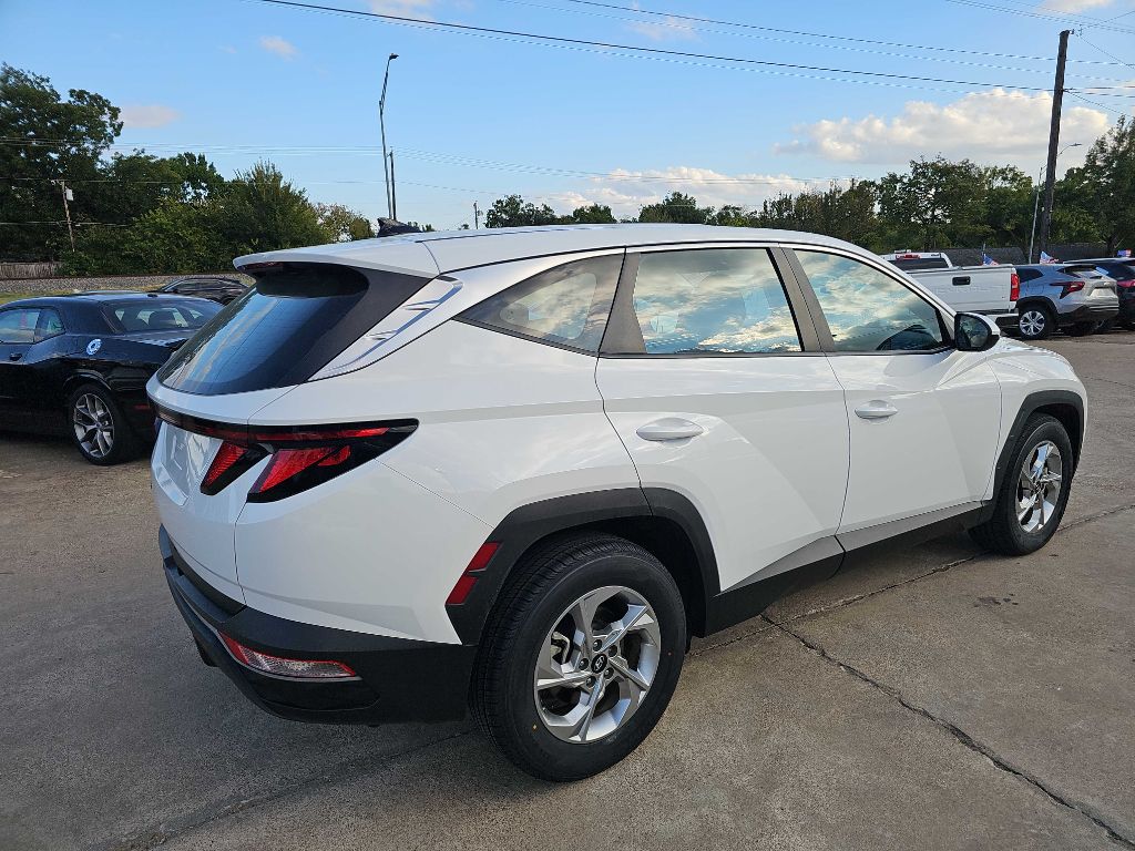 Photo 3 of this HYUNDAI TUCSON