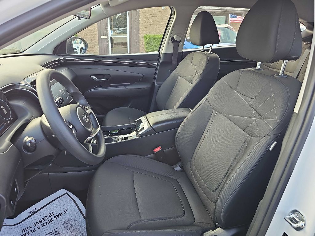 Photo 11 of this HYUNDAI TUCSON