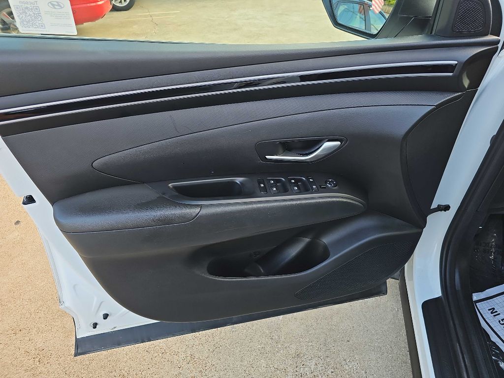 Photo 10 of this HYUNDAI TUCSON