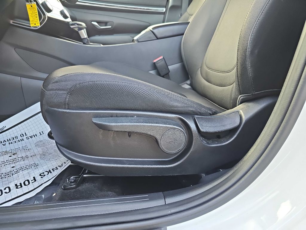 Photo 20 of this HYUNDAI TUCSON