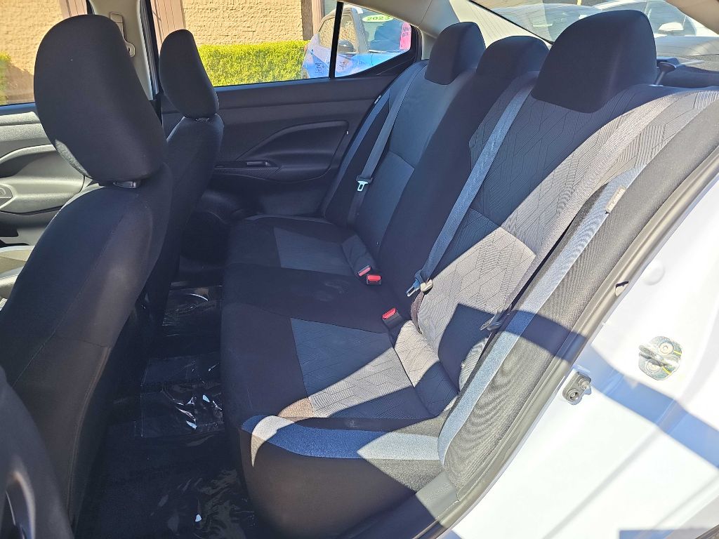 Photo 15 of this NISSAN VERSA