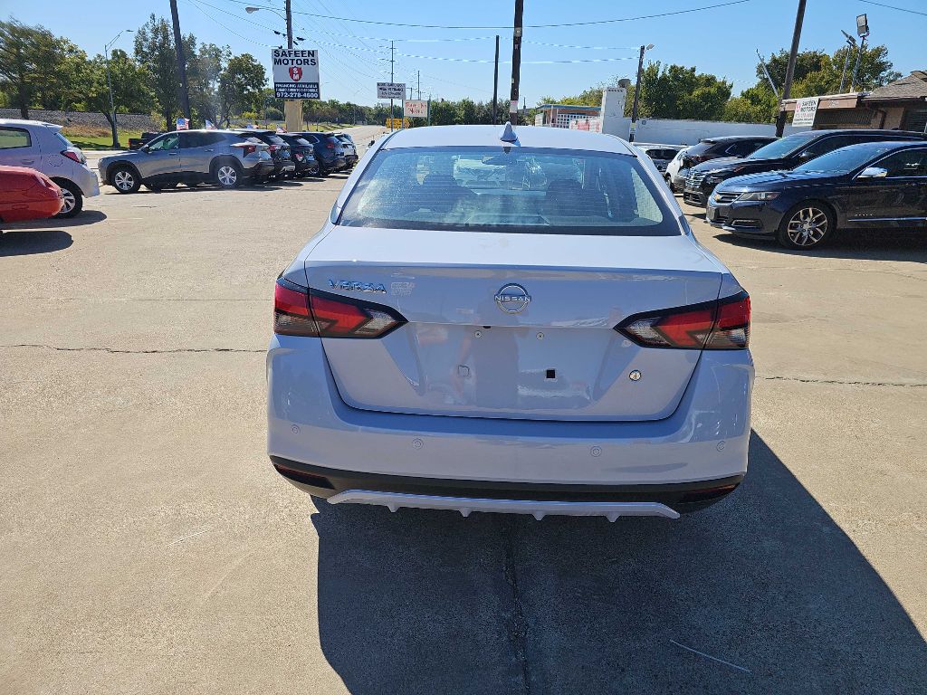 Photo 6 of this NISSAN VERSA