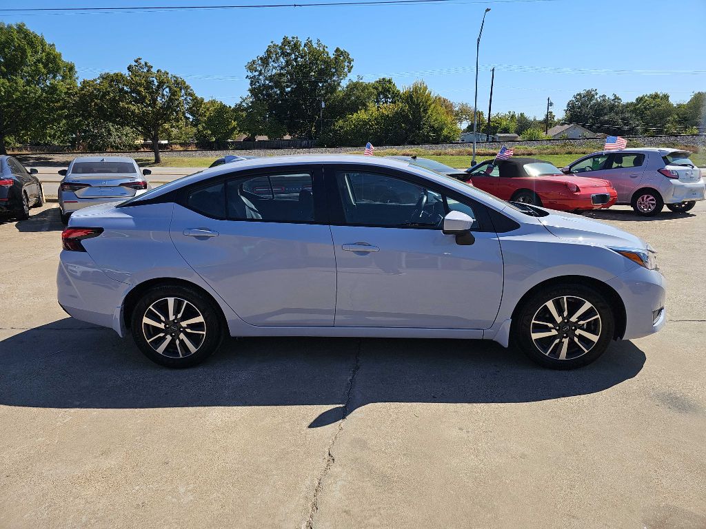 Photo 3 of this NISSAN VERSA