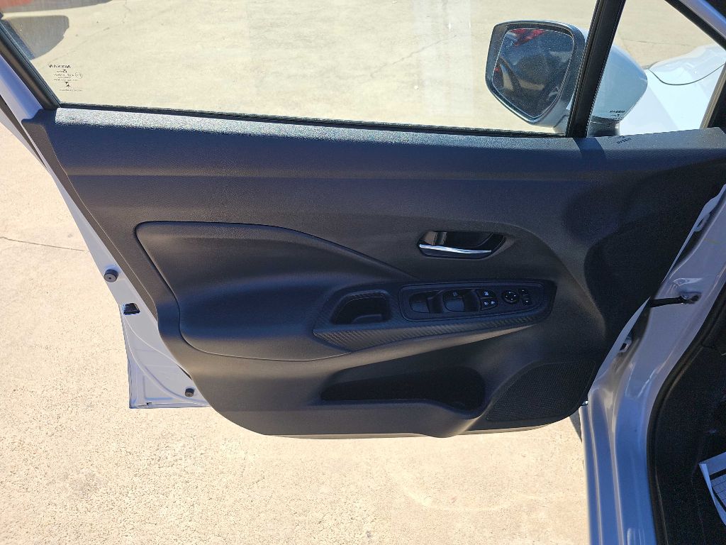 Photo 12 of this NISSAN VERSA