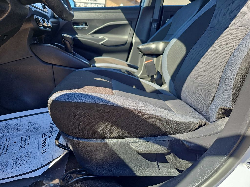 Photo 21 of this NISSAN VERSA