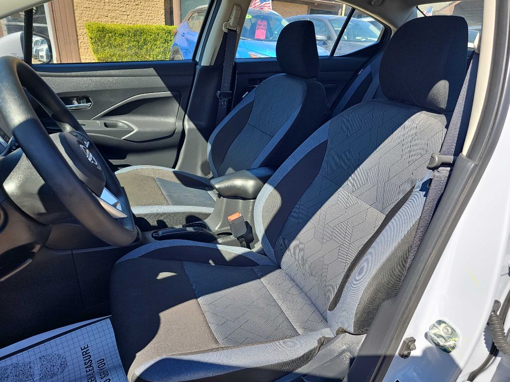 Photo 13 of this NISSAN VERSA