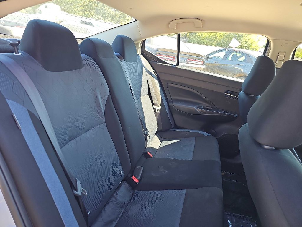 Photo 17 of this NISSAN VERSA