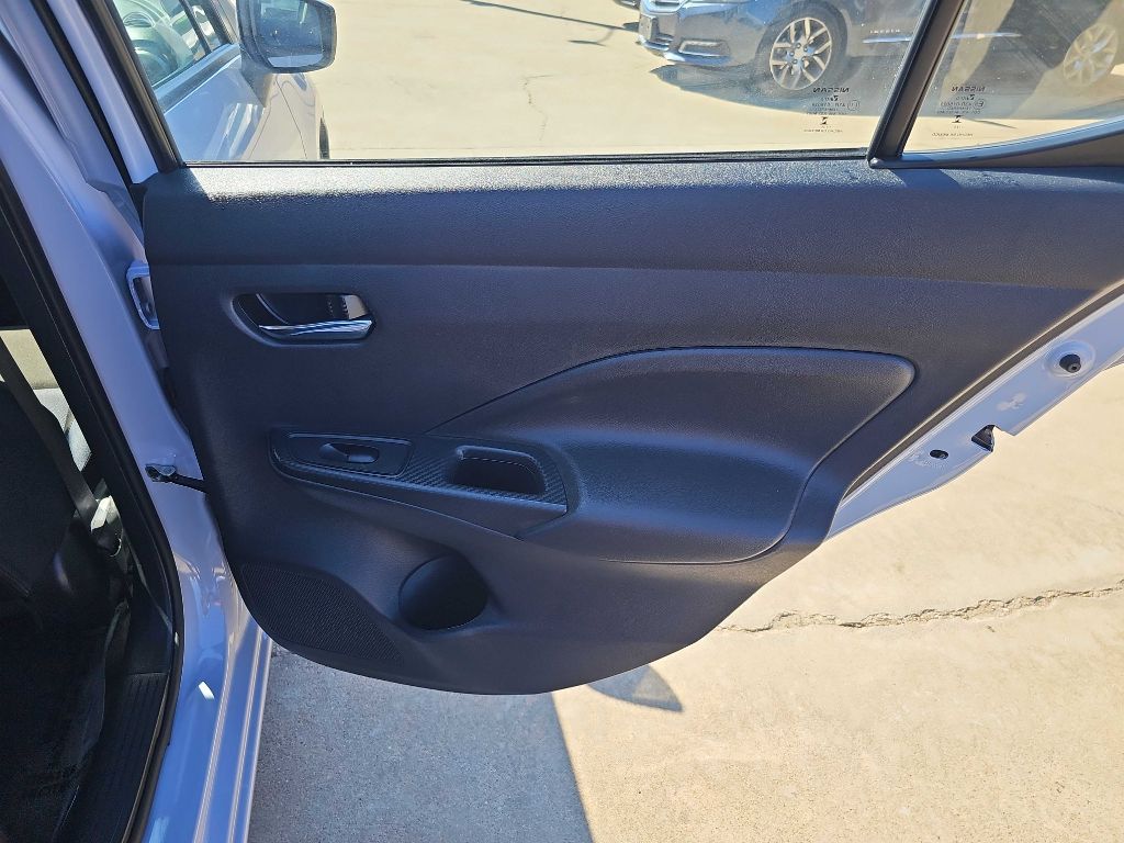 Photo 16 of this NISSAN VERSA