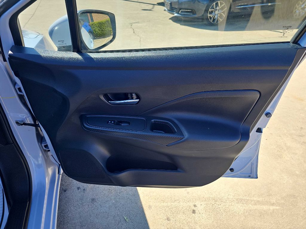 Photo 18 of this NISSAN VERSA