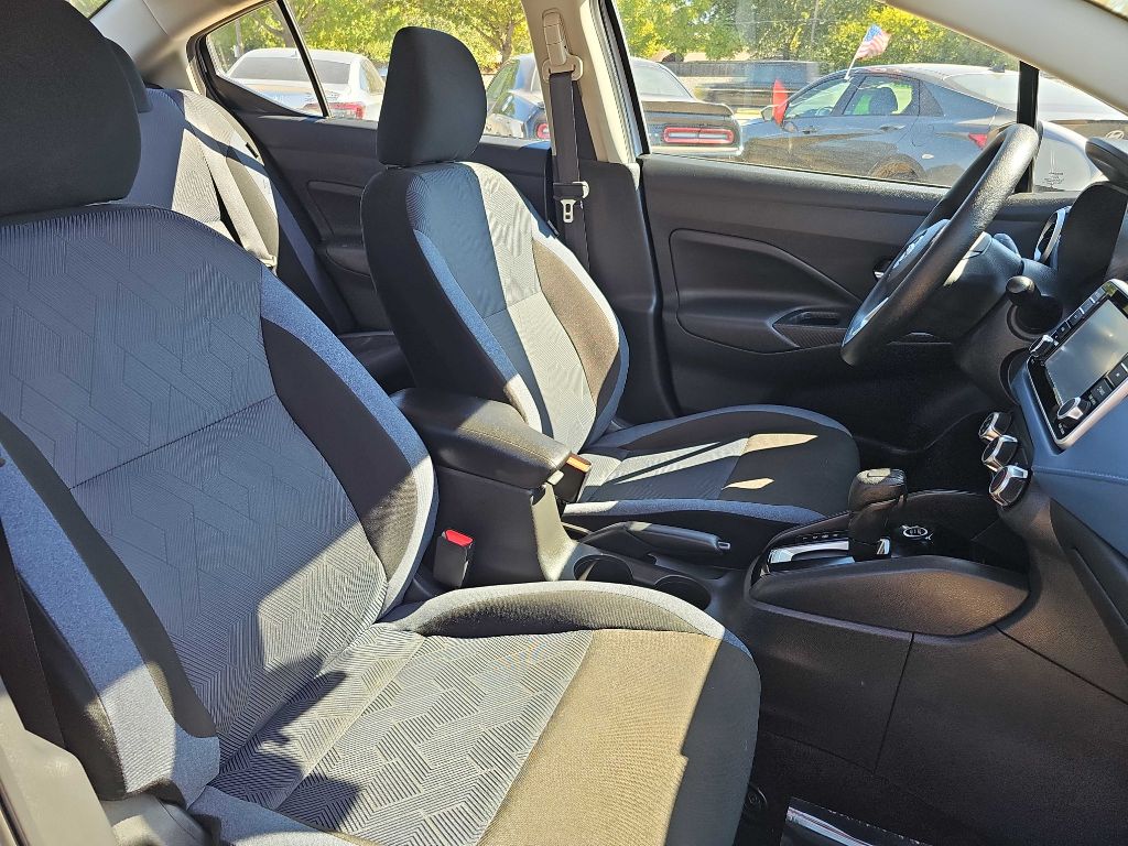 Photo 19 of this NISSAN VERSA