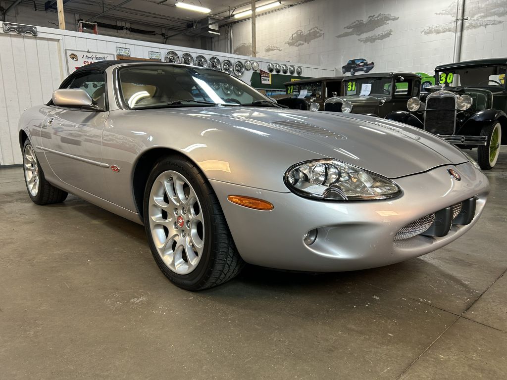Photo 3 of this JAGUAR XKR