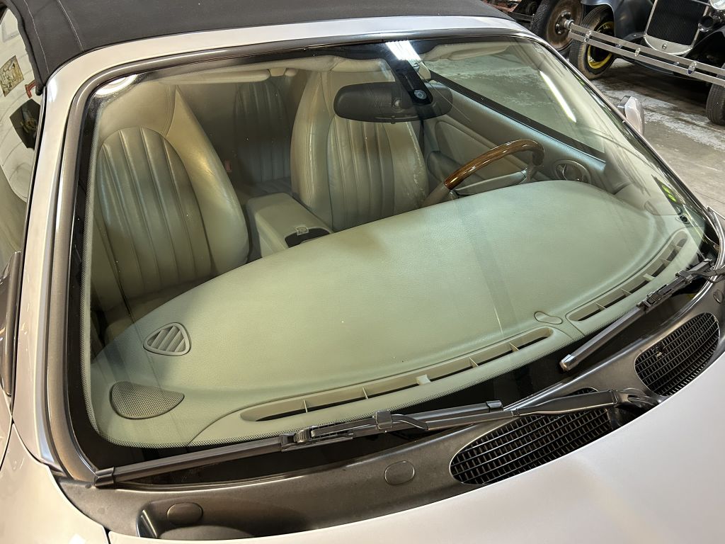 Photo 17 of this JAGUAR XKR