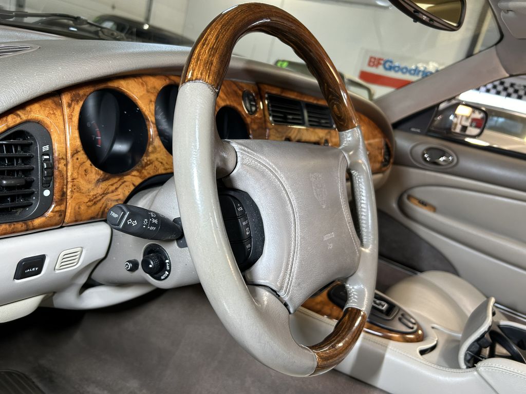Photo 52 of this JAGUAR XKR