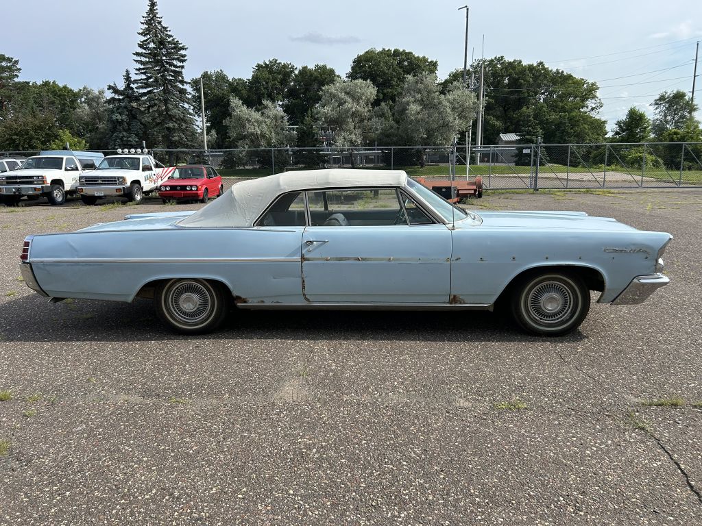 Photo 4 of this PONTIAC CATALINA