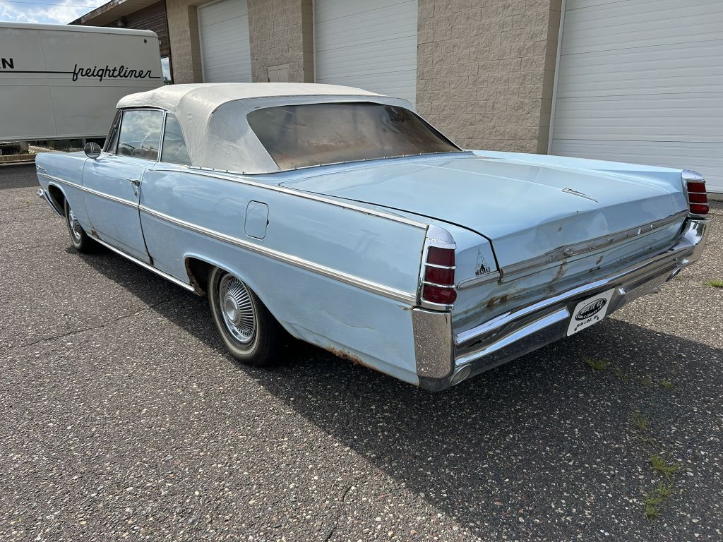 Photo 7 of this PONTIAC CATALINA