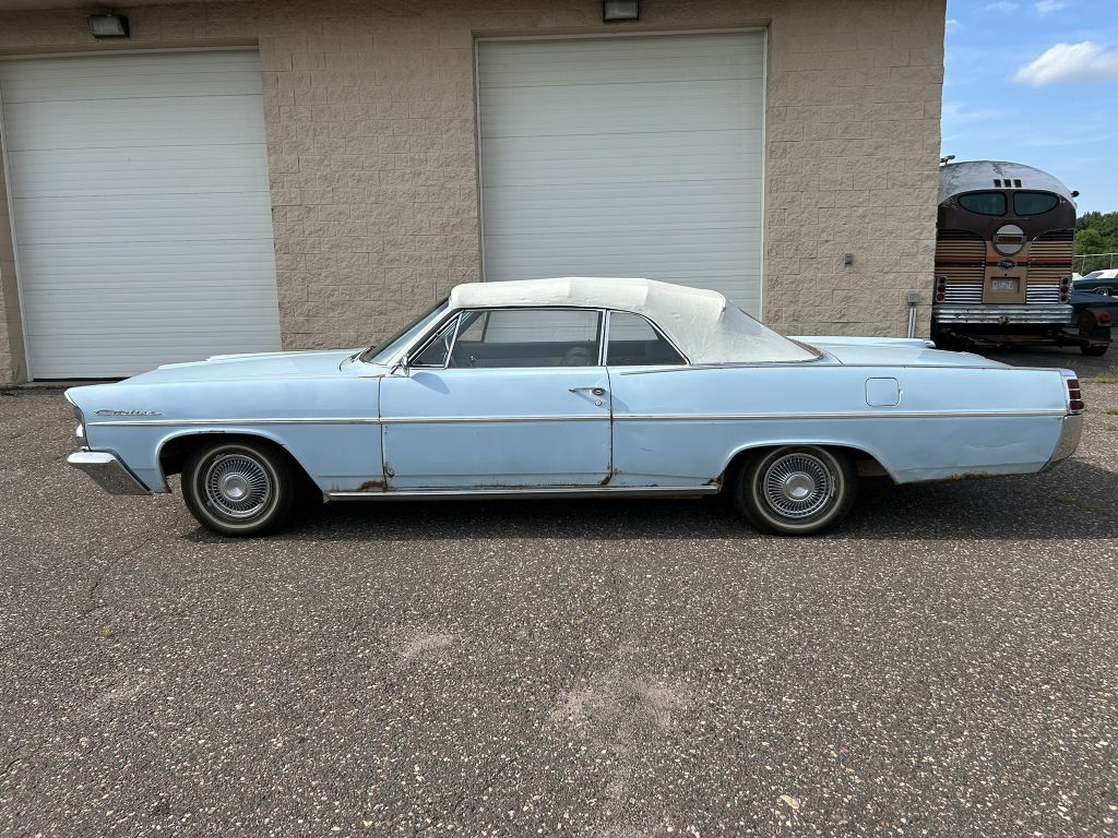 Photo 8 of this PONTIAC CATALINA
