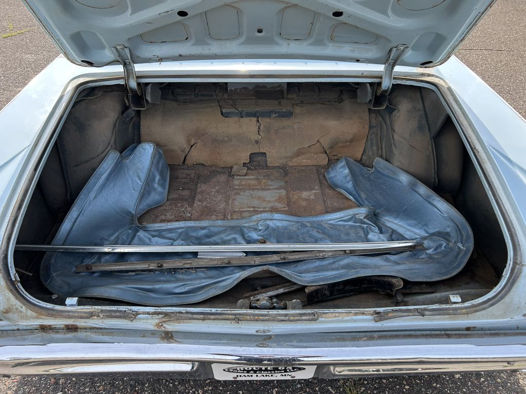 Photo 22 of this PONTIAC CATALINA