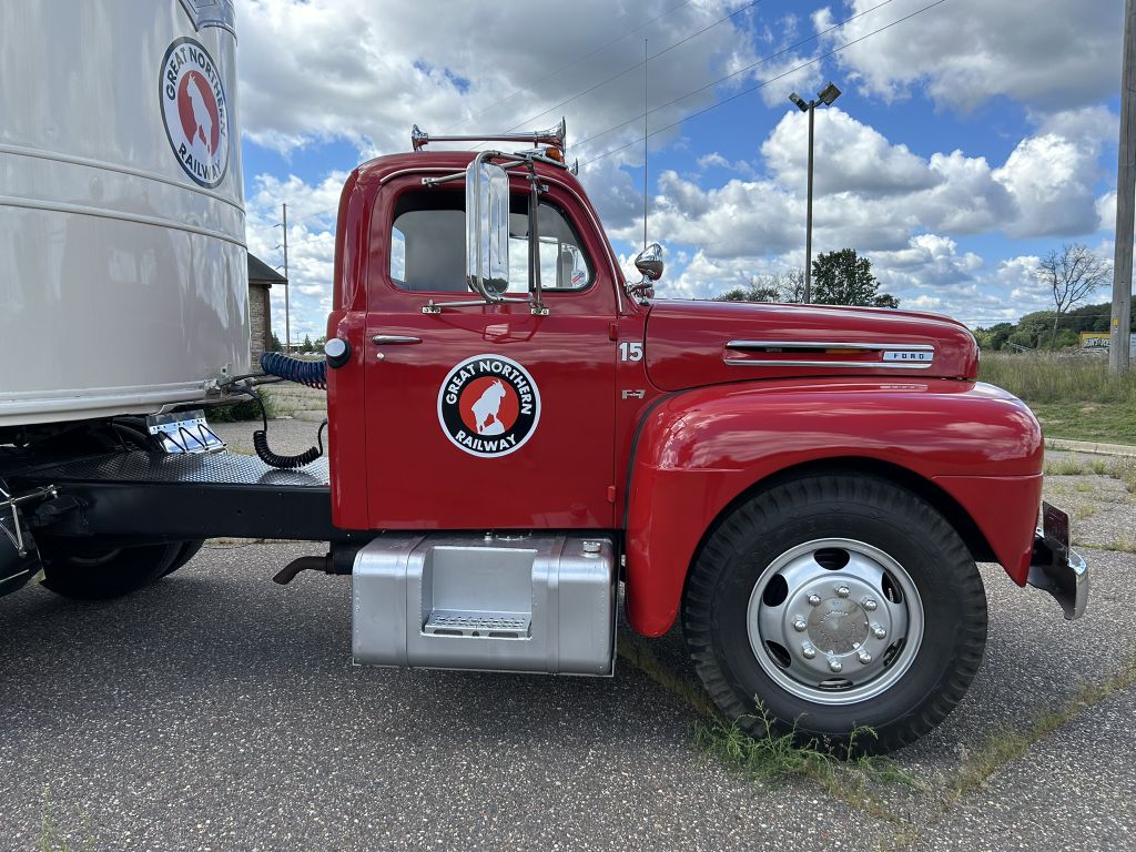 Photo 4 of this FORD F-7
