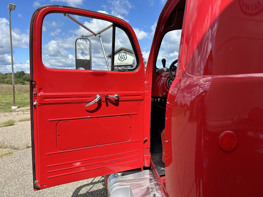 Photo 26 of this FORD F-7