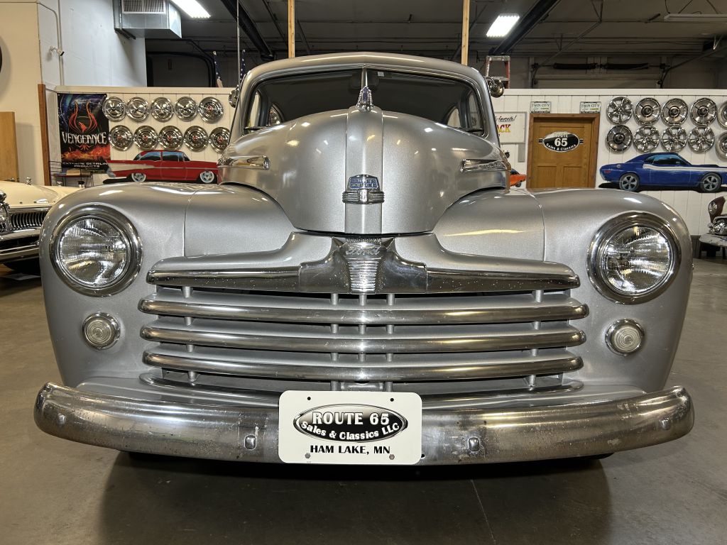 Photo 2 of this FORD SUPER DELUXE