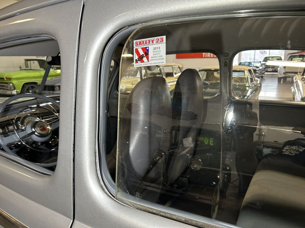 Photo 25 of this FORD SUPER DELUXE