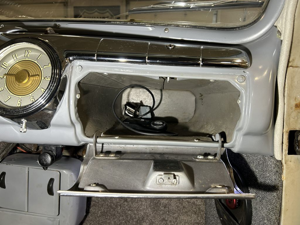 Photo 46 of this FORD SUPER DELUXE